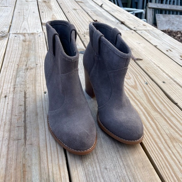Splendid Lakota Grey Suede Boho Stacked Heel Pull On Ankle Booties - Picture 3 of 11